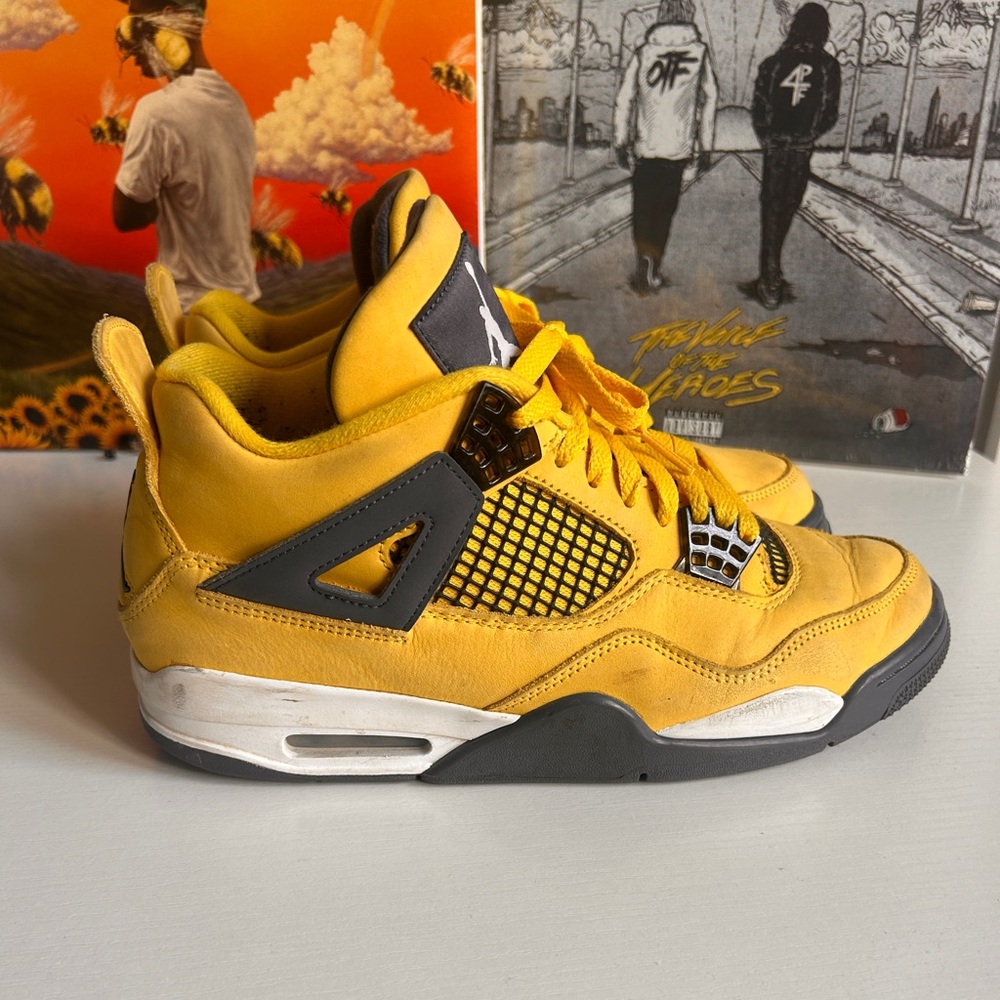 LIGHTNING JORDAN 4’S